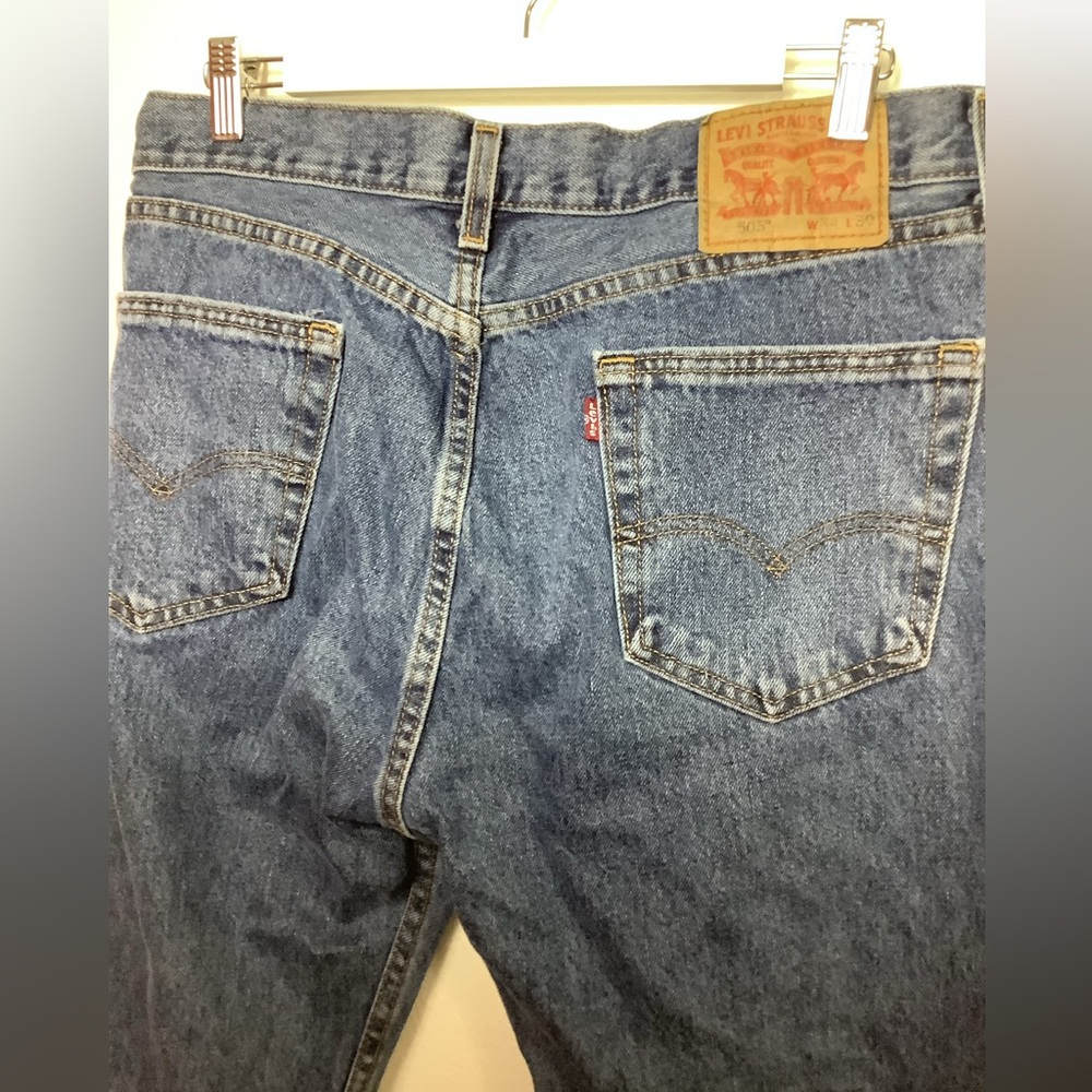 Men’s Levi’s 550 size 34 X 30 medium wash straight leg Classic 5 pocket EUC - Picture 2 of 13